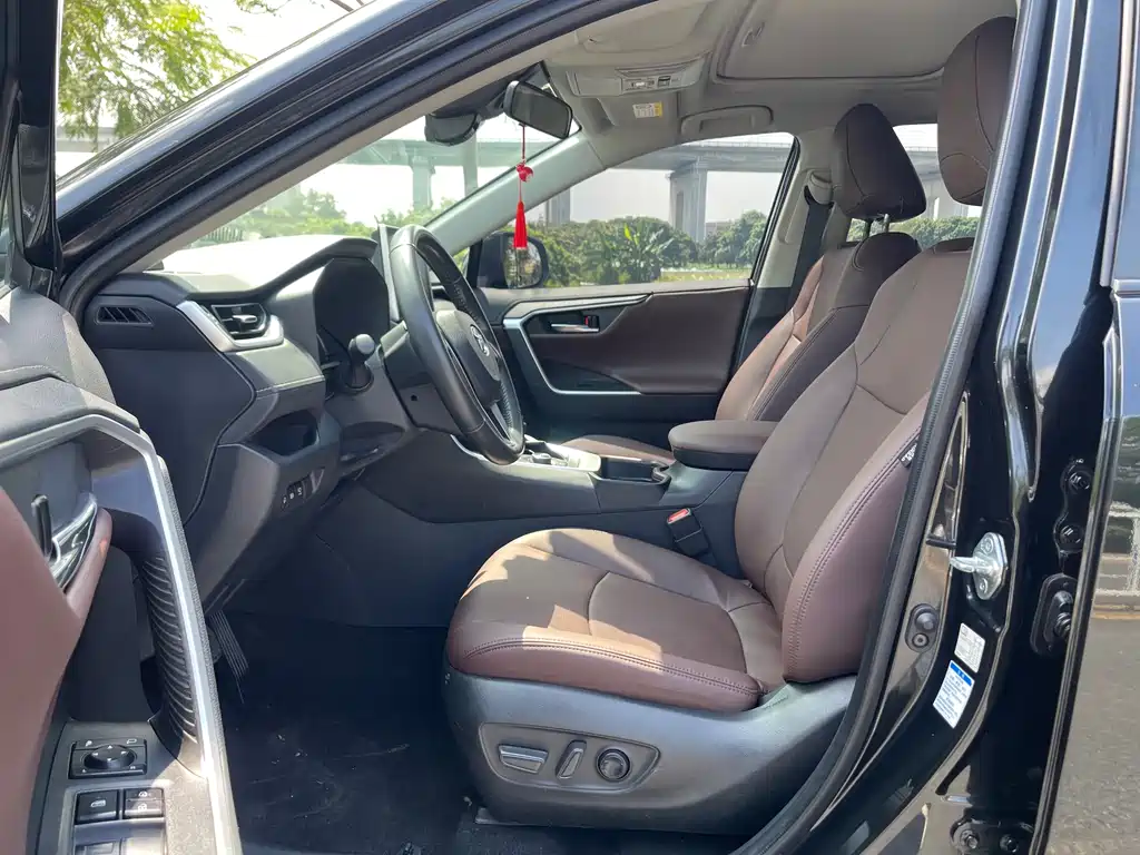 Toyota RAV4 — миниатюра 20