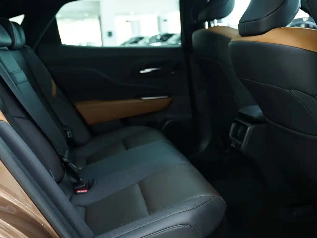 Toyota Crown SportCross — миниатюра 16