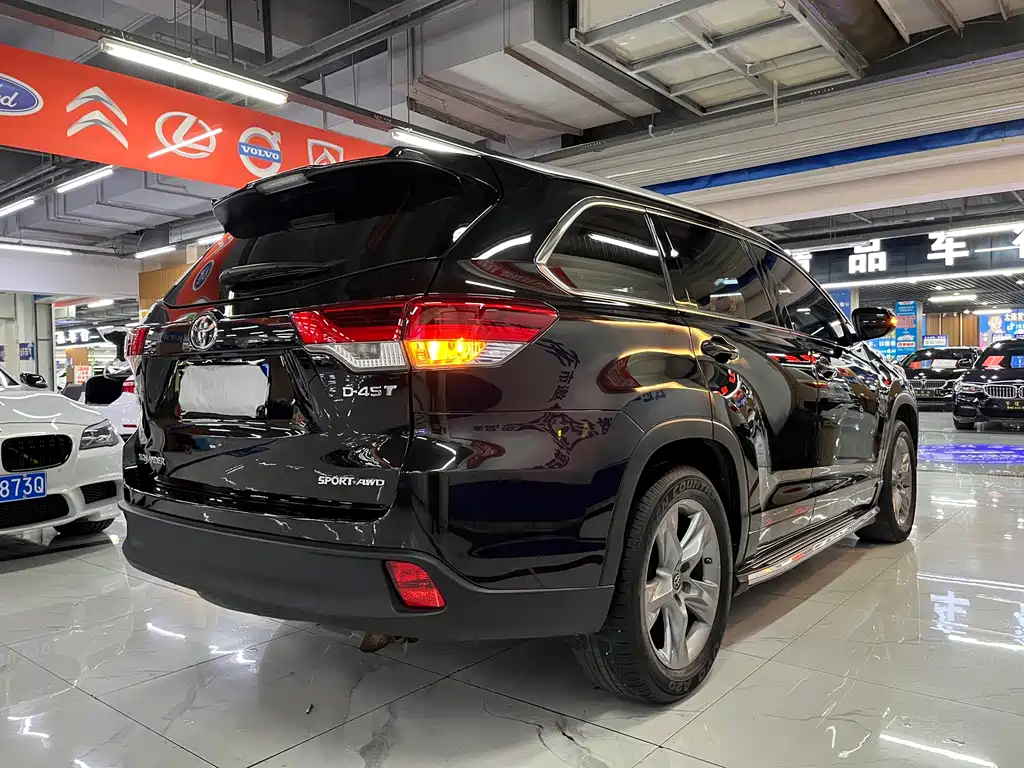 TOYOTA HIGHLANDER