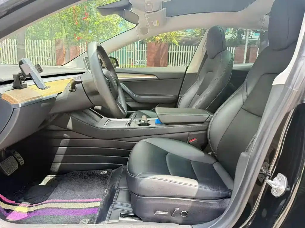 Tesla Model 3 — миниатюра 4