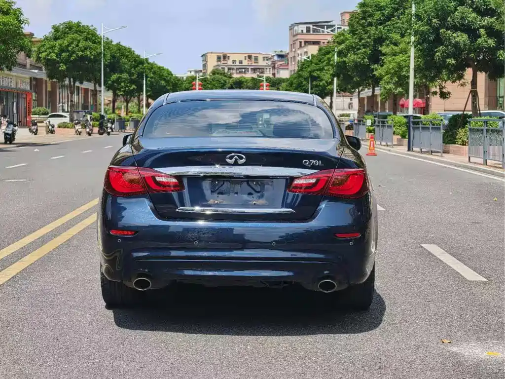 Infiniti Q70 — миниатюра 5