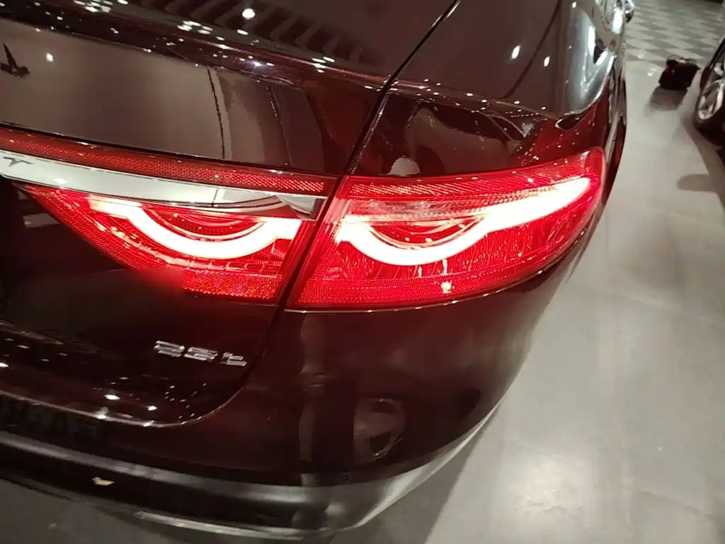 Jaguar XFL — миниатюра 8