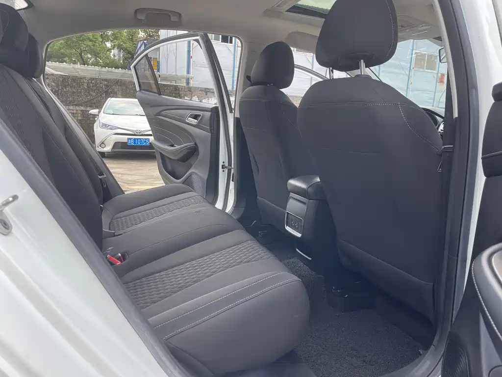 Roewe i5 — миниатюра 14