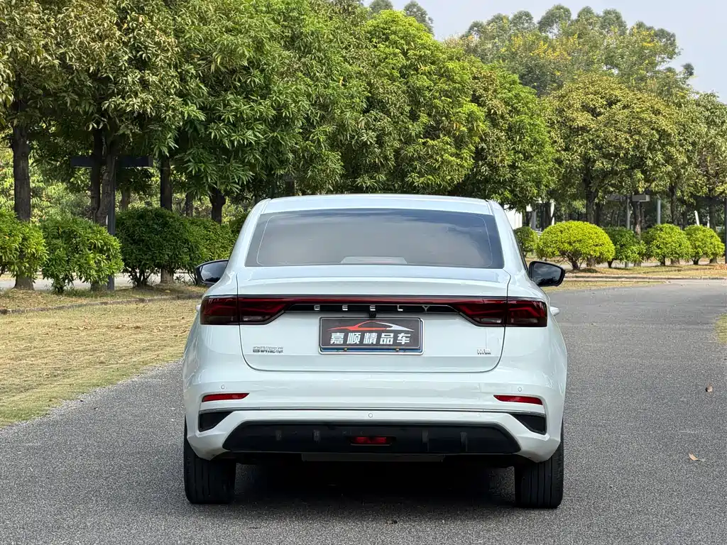 Geely Emgrand — миниатюра 6
