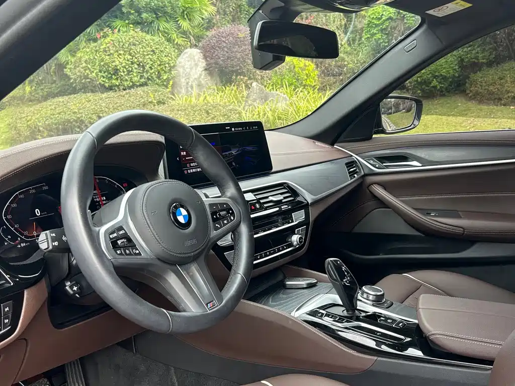 BMW 5 Series — миниатюра 8