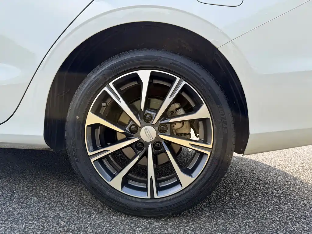 Geely Emgrand — миниатюра 17