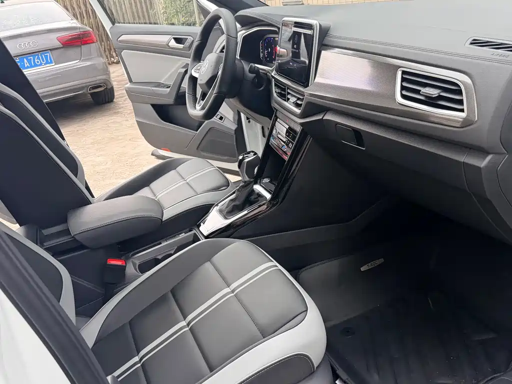 Volkswagen T-Roc — миниатюра 12