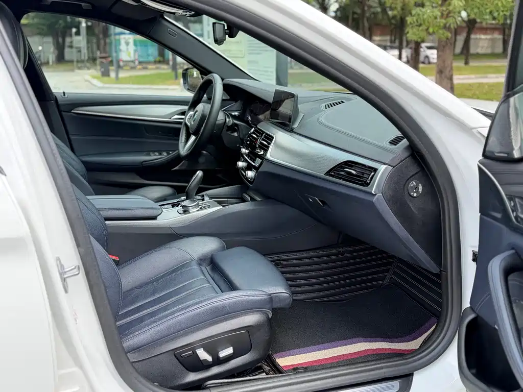 BMW 5 Series (Import) — миниатюра 8