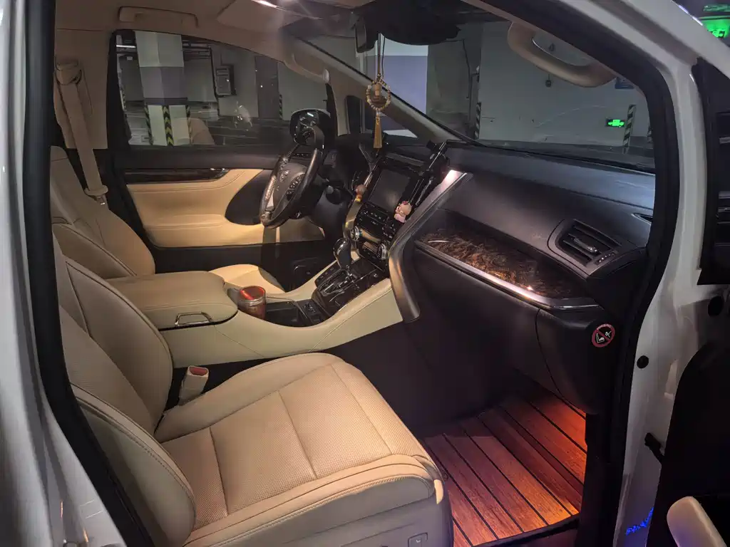 Toyota Alphard 2019 2.5L Luxury