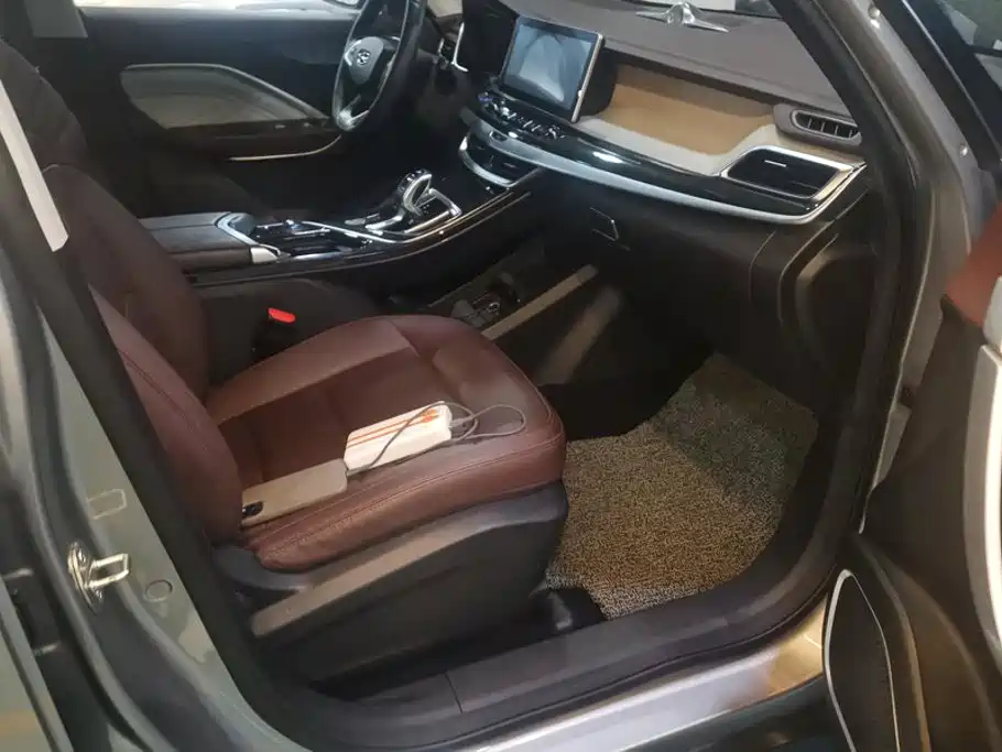 Geely Jia Ji New Energy — миниатюра 8