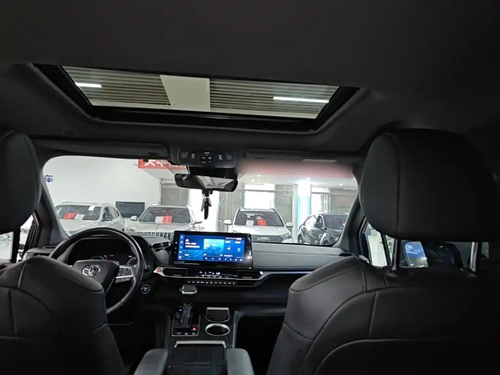 Toyota Sienna — миниатюра 18