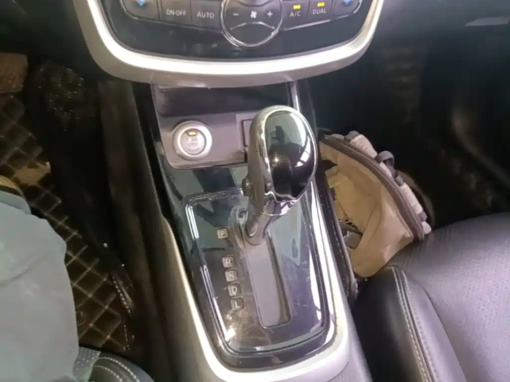 Nissan Tiida — миниатюра 14