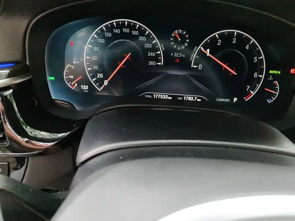 BMW 5 Series — миниатюра 13
