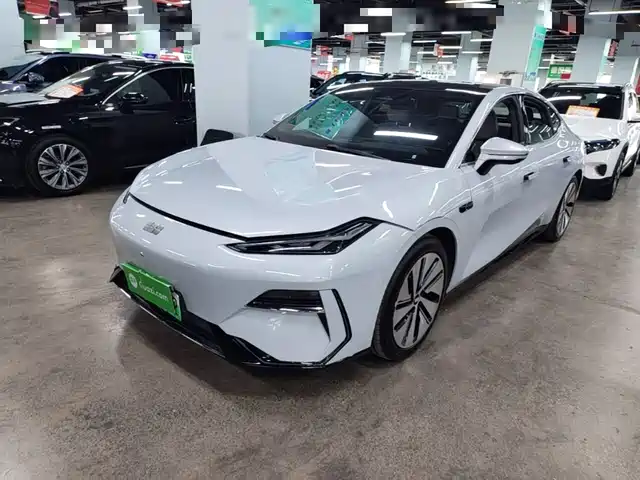 2024 Geely Galaxy E8