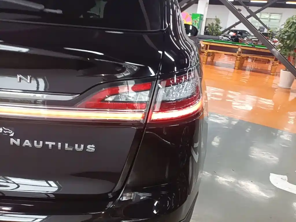 Lincoln Nautilus — миниатюра 8