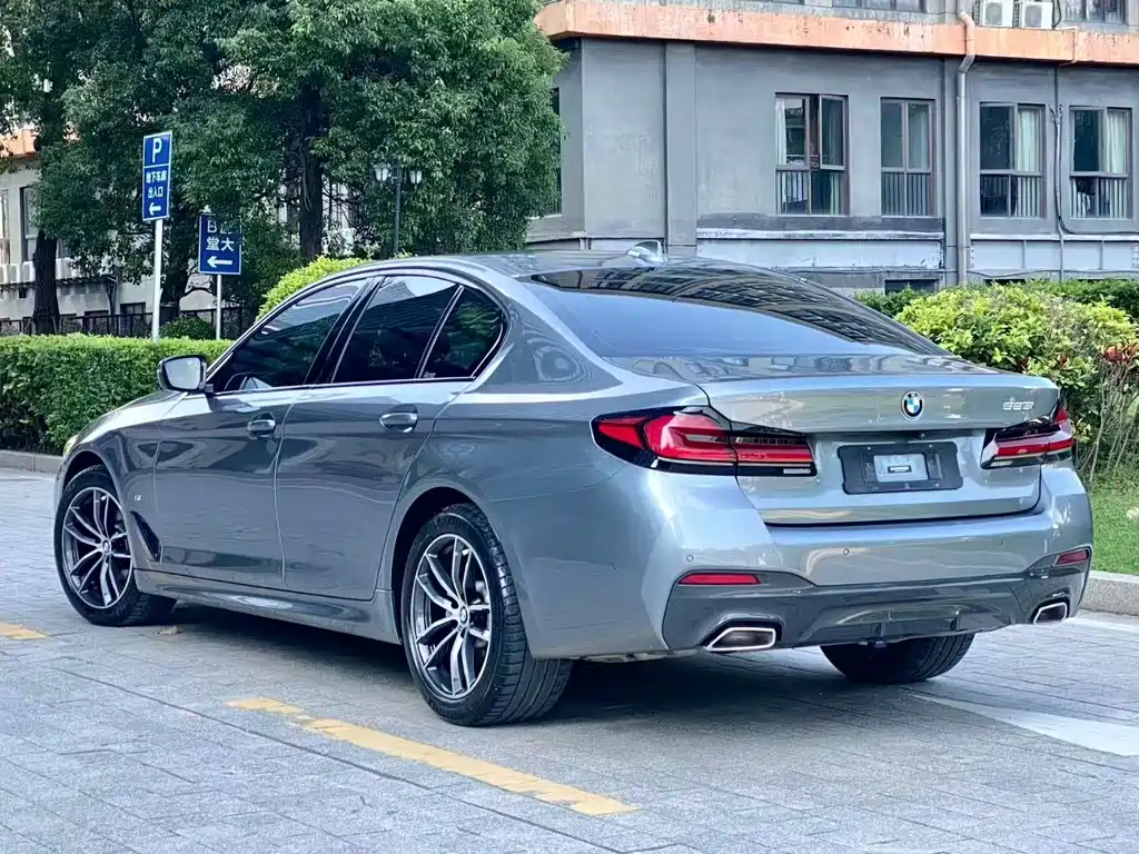 BMW 5 SERIES