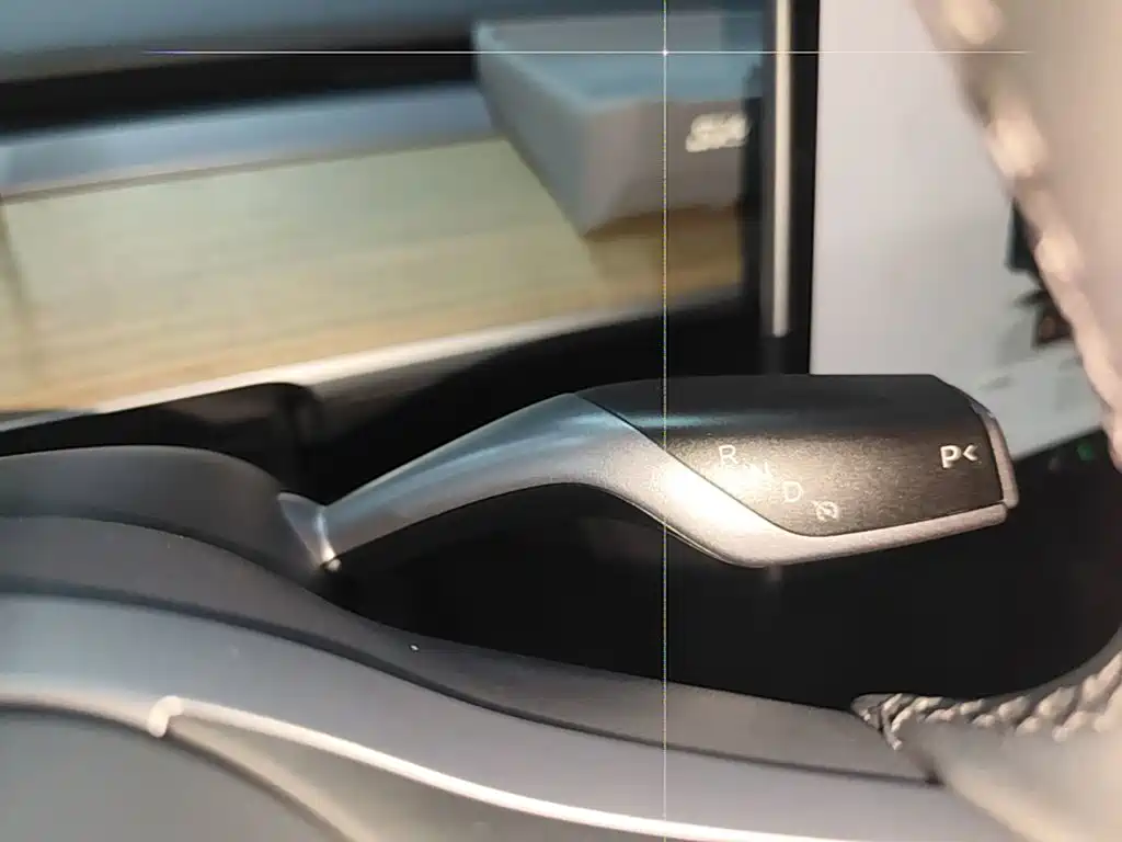 Tesla Model Y — миниатюра 14