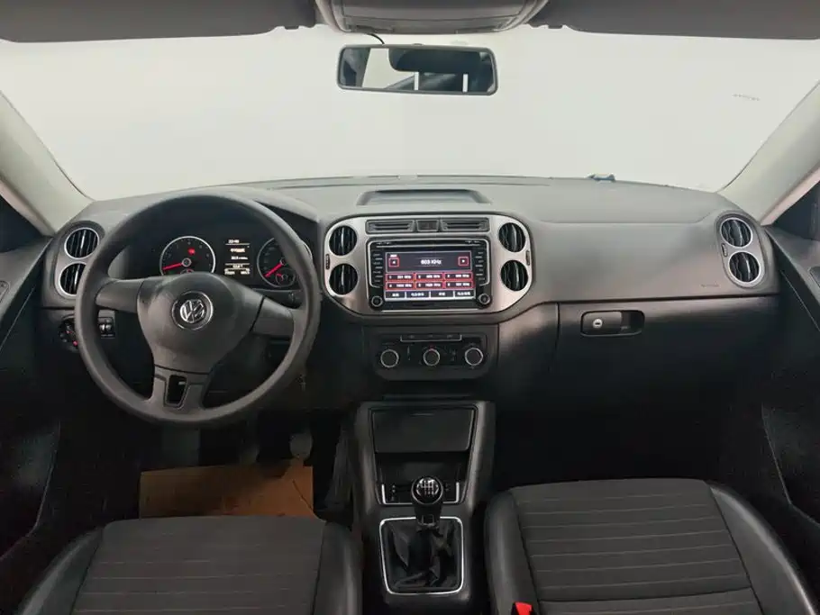 Volkswagen Tiguan — миниатюра 12