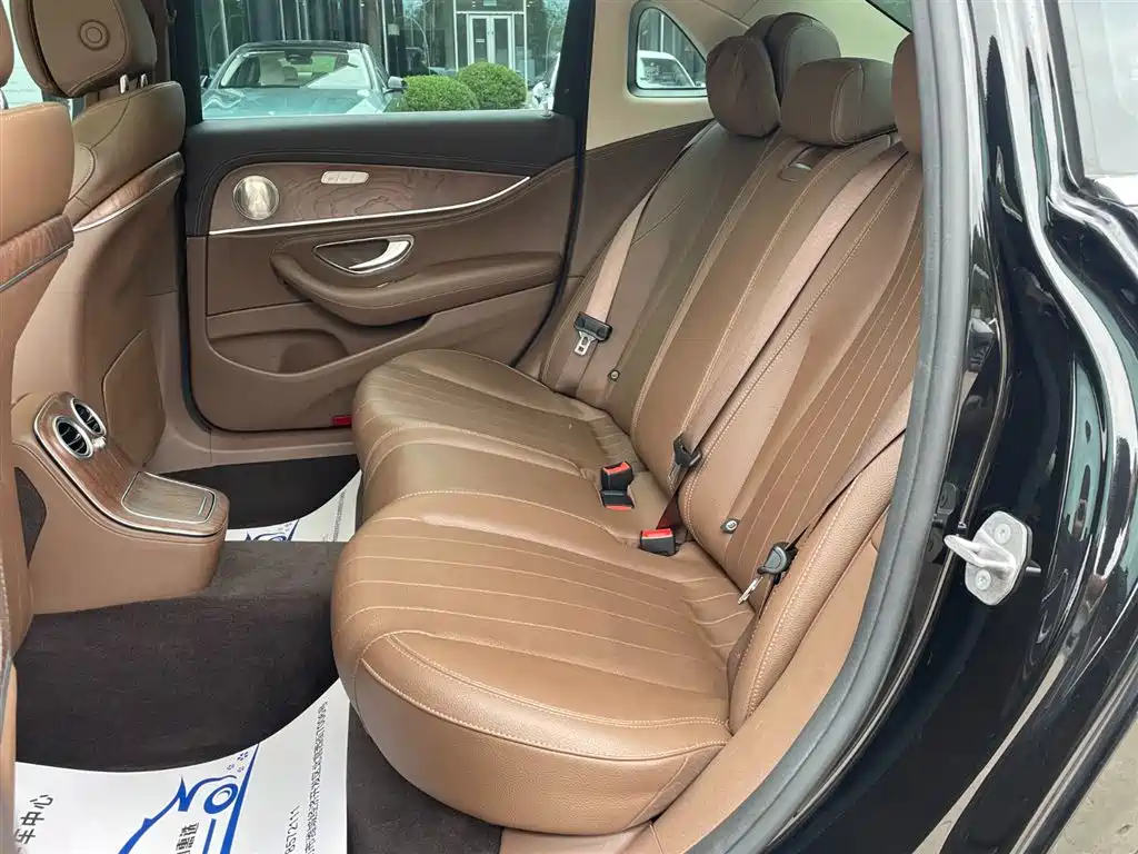 Mercedes-Benz E-Class — миниатюра 12