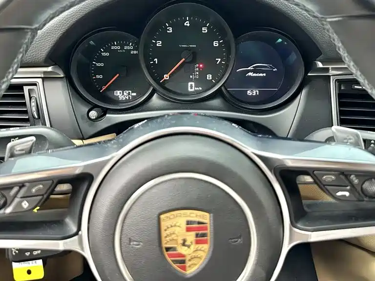 Porsche Macan — миниатюра 11