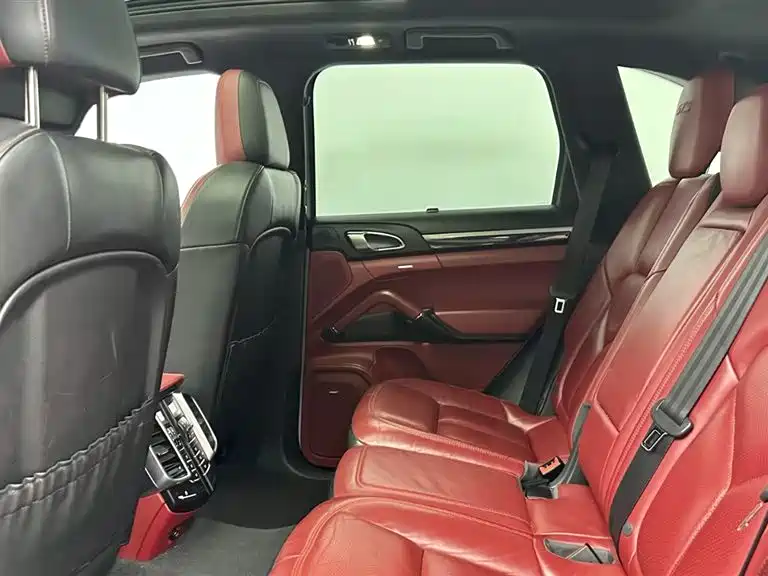 Porsche Cayenne — миниатюра 12