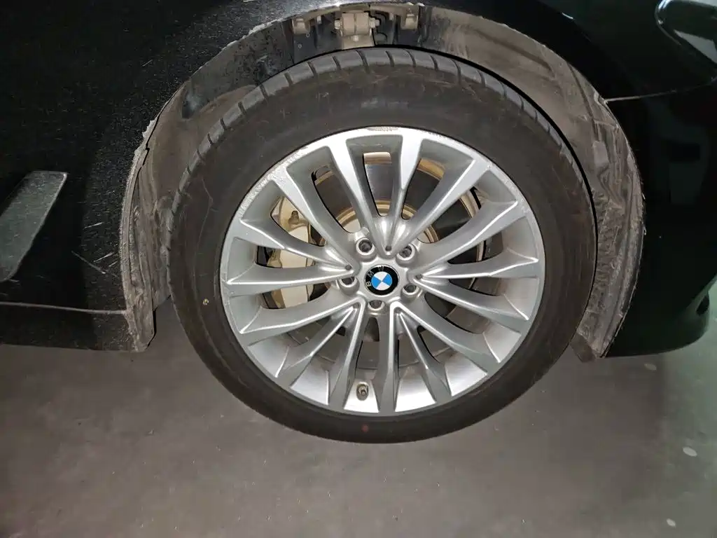 BMW 5 Series — миниатюра 8