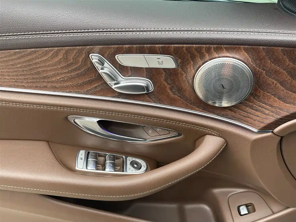 Mercedes-Benz E-Class — миниатюра 7
