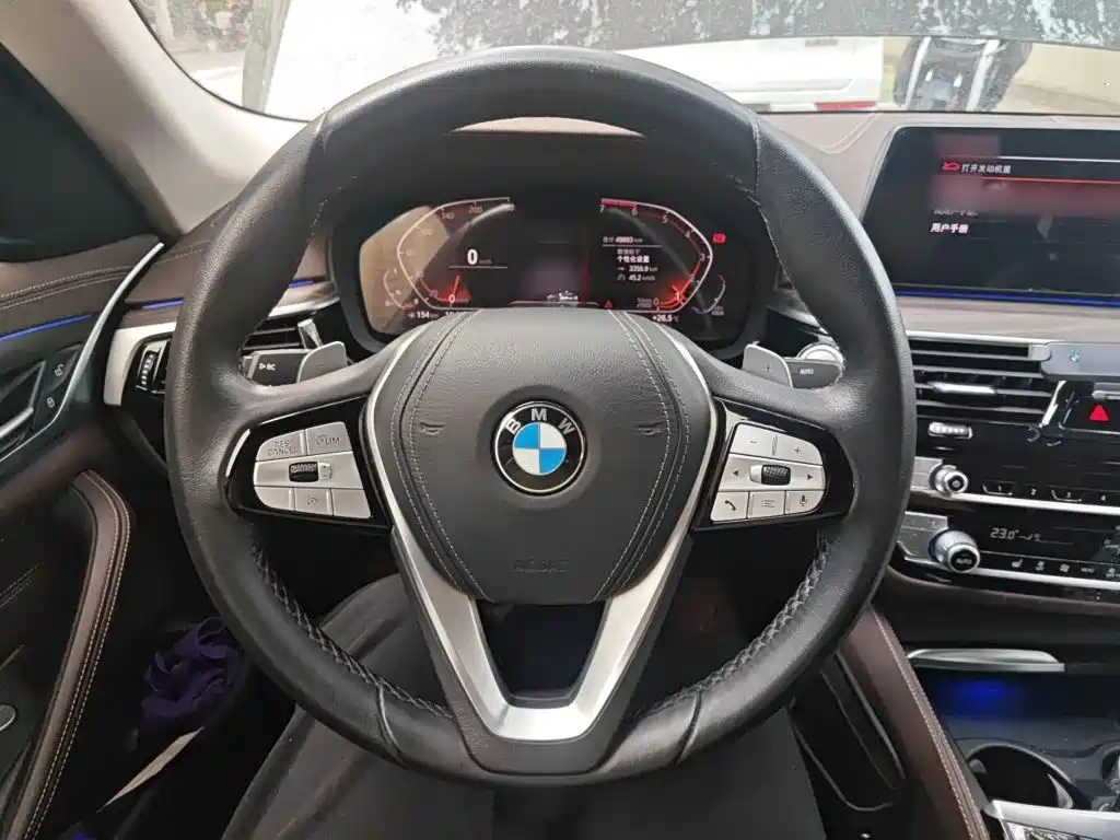 BMW 5 Series — миниатюра 11