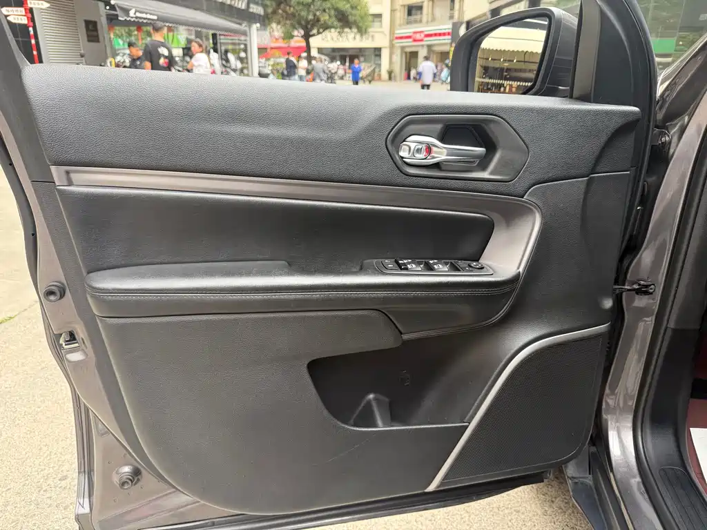 Jeep Commander — миниатюра 16