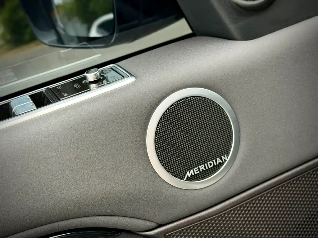 Land Rover Discovery — миниатюра 5