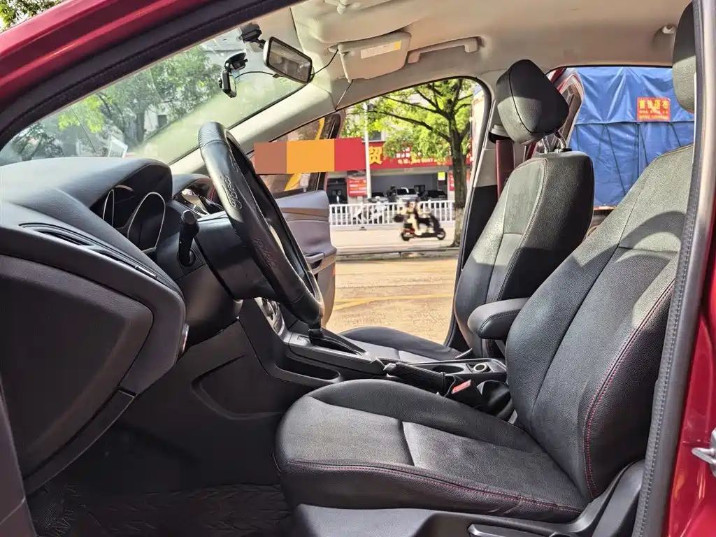 Ford Focus 2012 1.6L AT Comfort