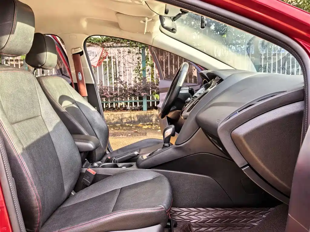 Ford Focus 2012 1.6L AT Comfort