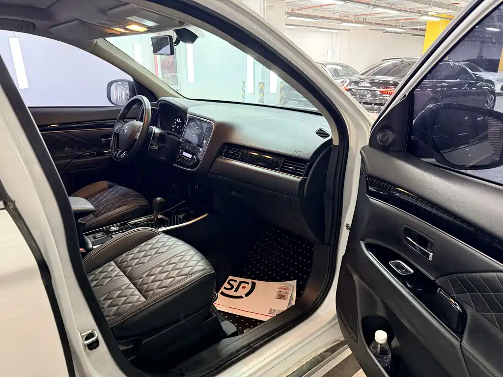 Mitsubishi Outlander — миниатюра 11