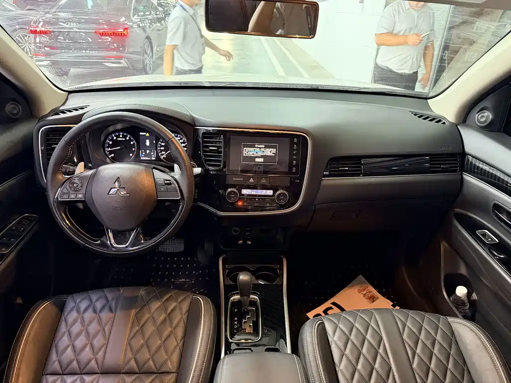 Mitsubishi Outlander — миниатюра 8