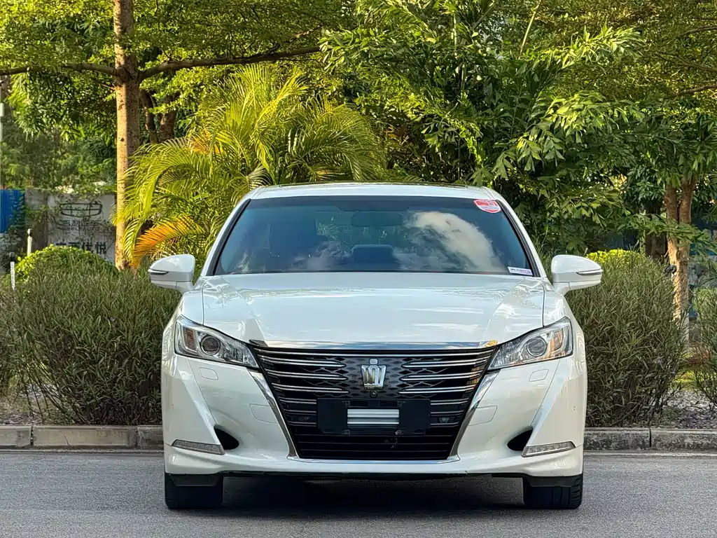 Toyota Crown — миниатюра 2