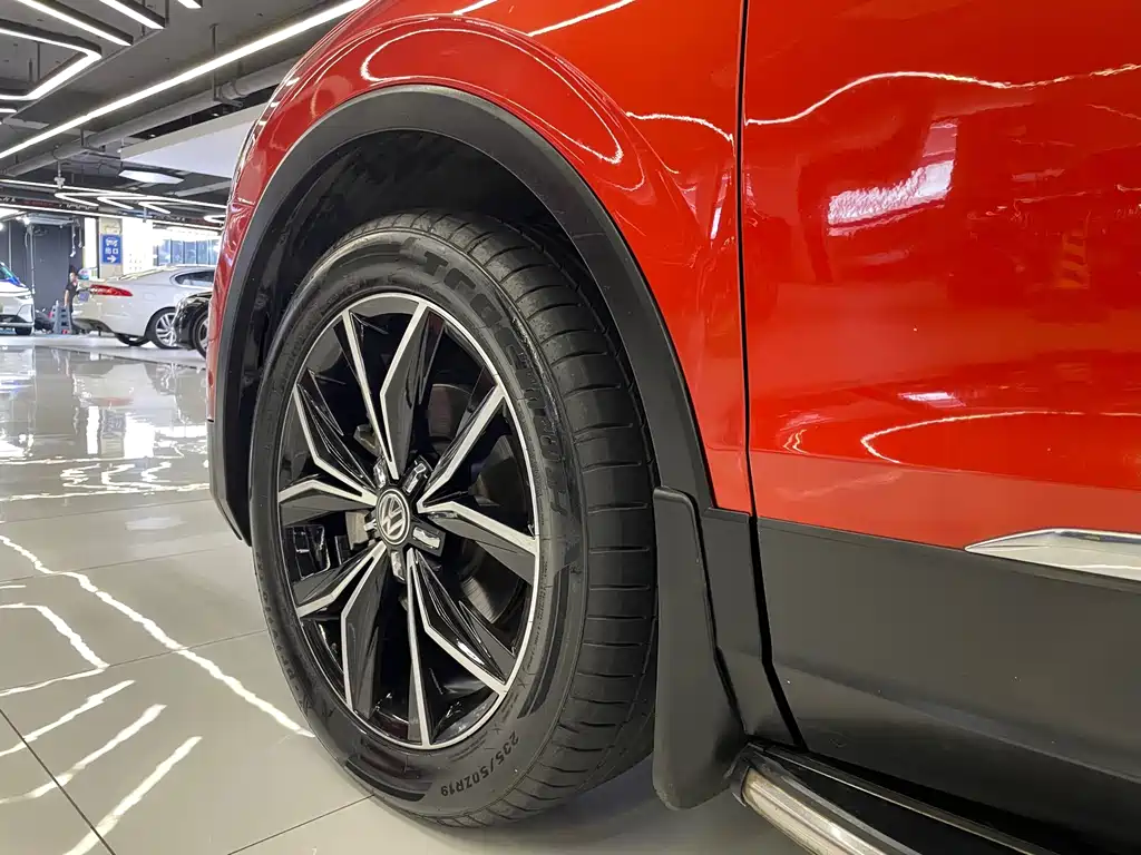 Volkswagen Tiguan L — миниатюра 46