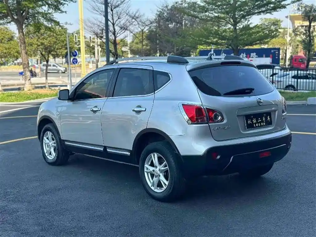 Nissan Qashqai 2012 1.6XE 5MT 2WD