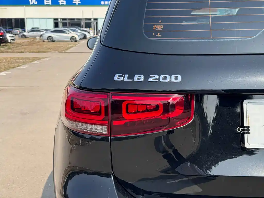 Mercedes-Benz GLB — миниатюра 8