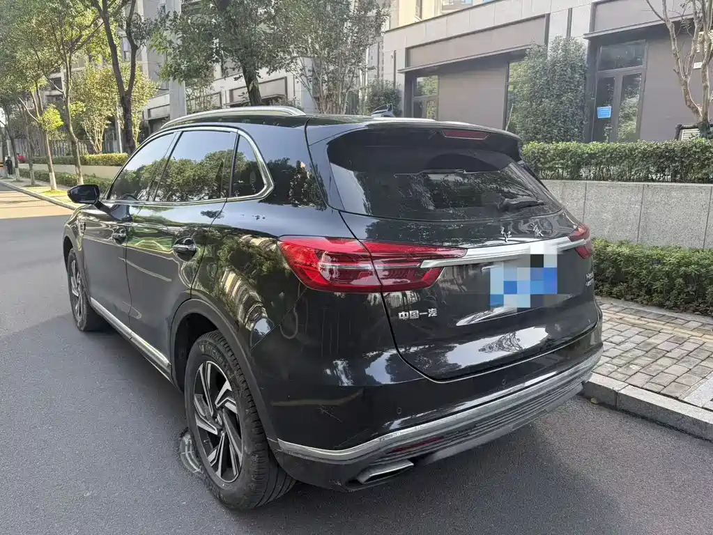 RED FLAG HONGQI HS5