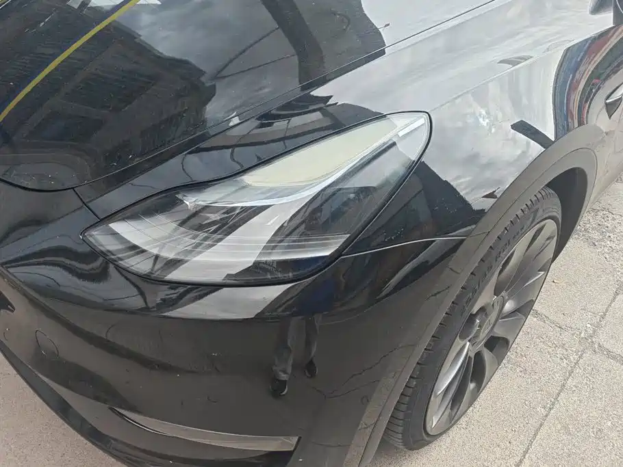 Tesla Model Y — миниатюра 5