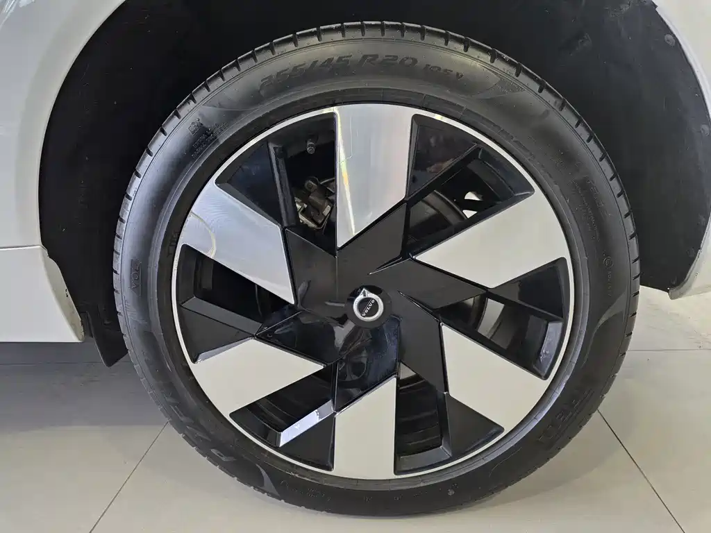 VOLVO XC60 PLUG IN HYBRID