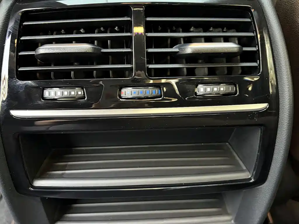 BMW 5 Series — миниатюра 8
