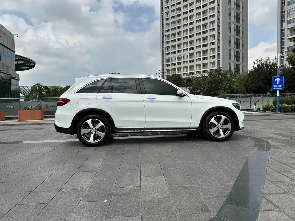 Mercedes-Benz GLC — миниатюра 9