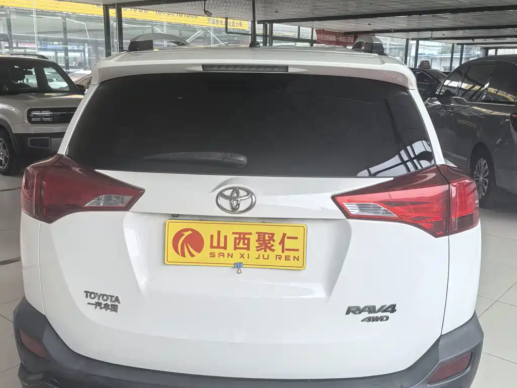Toyota RAV4 — миниатюра 10