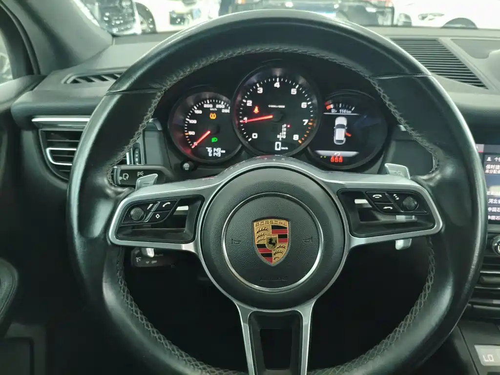 Porsche Macan — миниатюра 12