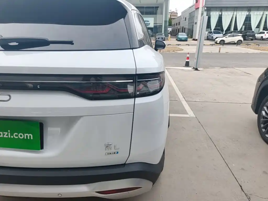 BYD L DM-i — миниатюра 8