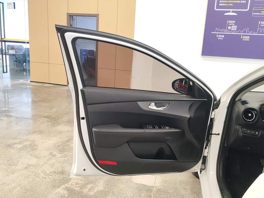 Kia K3 1.5 л 2025 г. Белый, пробег 17300 км