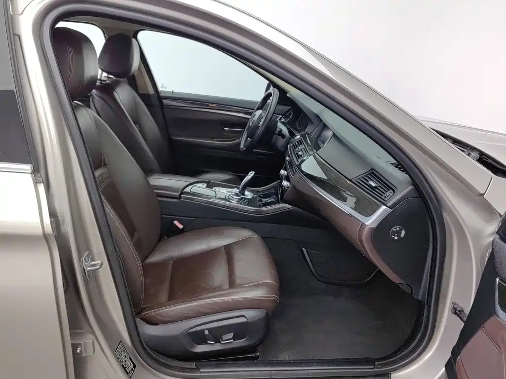 BMW 5 Series — миниатюра 23