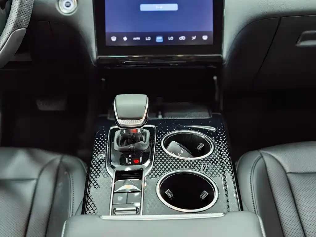 Hongqi HONGQI HS3 PHEV