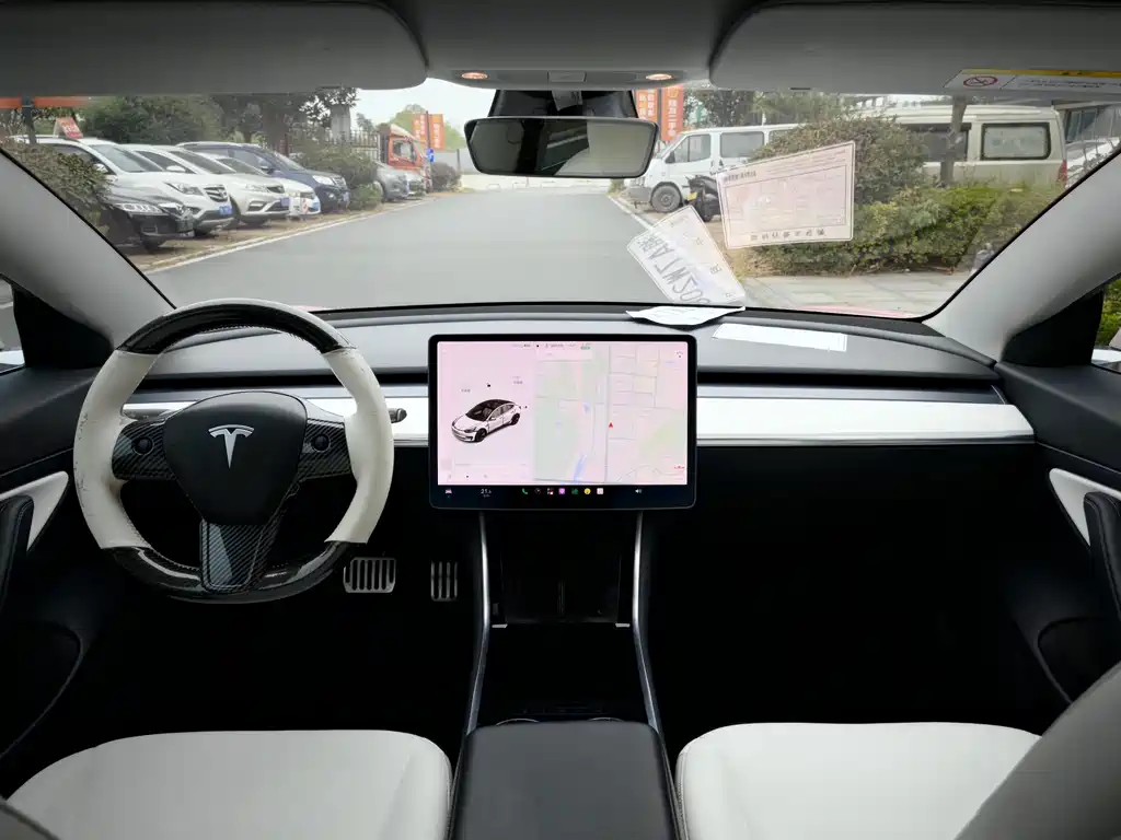 Tesla Model 3 — миниатюра 7